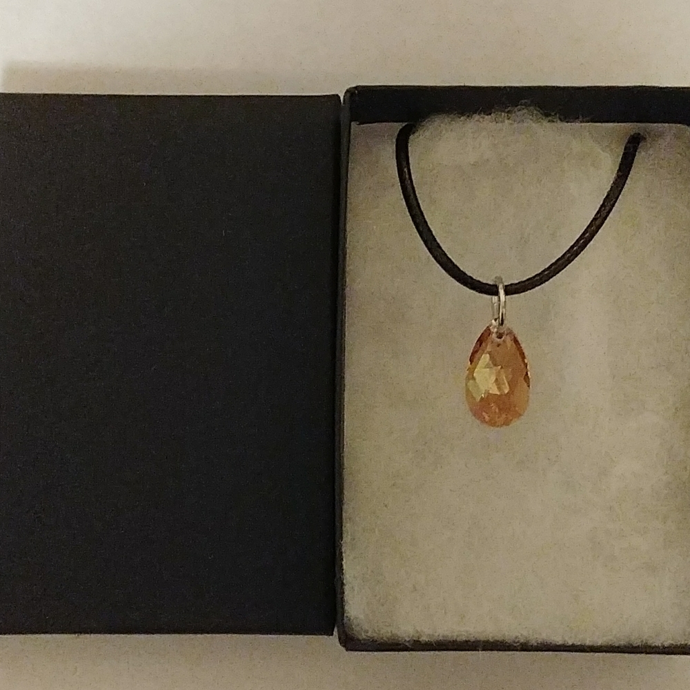 Illusion Gold Crystal Teardrop Necklace - Picture 7 of 8